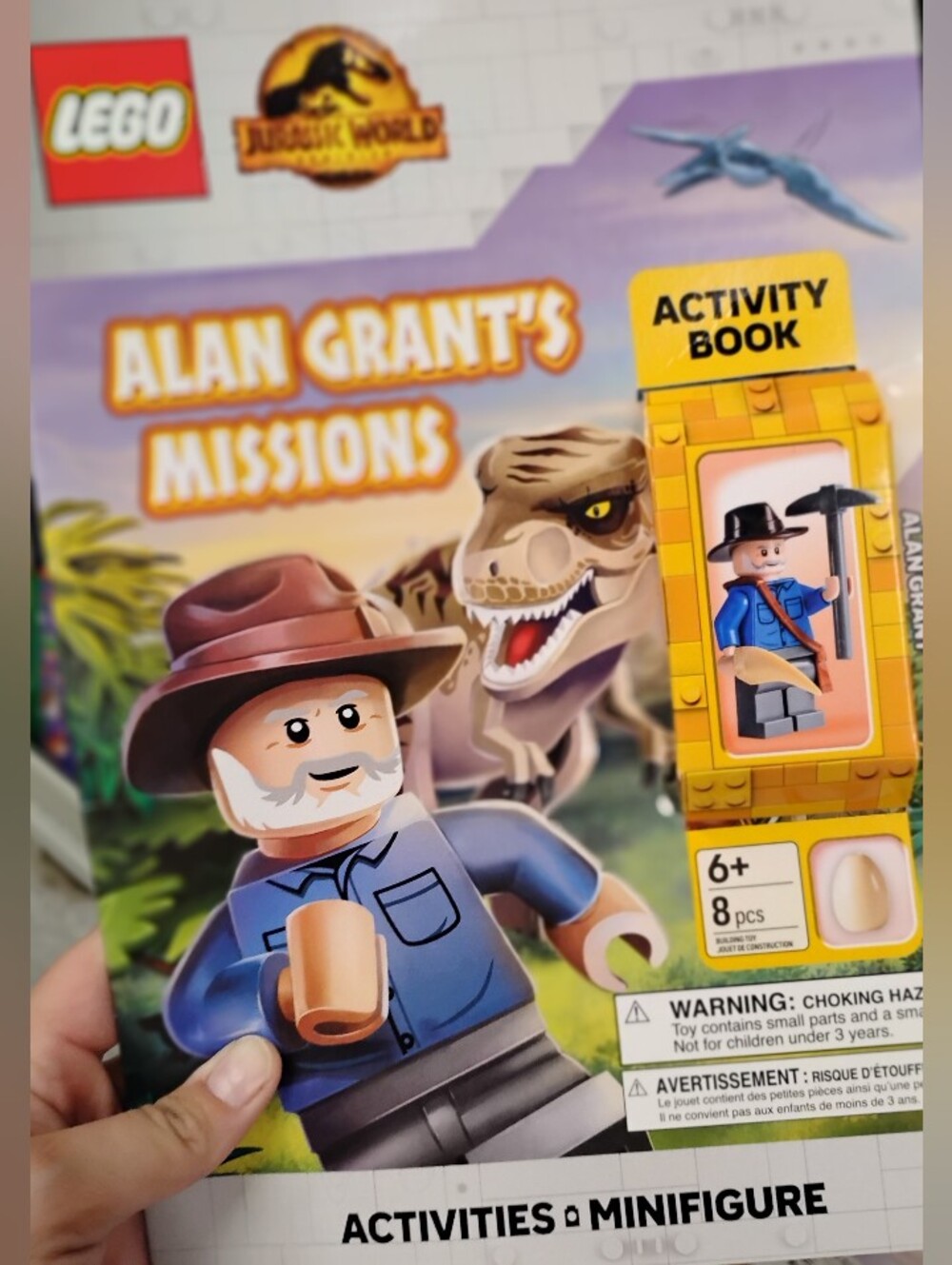 LEGO Jurassic World Alan Grant Minifigure Activity Book - Blue, Brown, Yellow